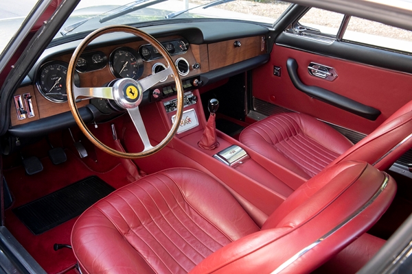 Ferrari 330GT 026.jpg