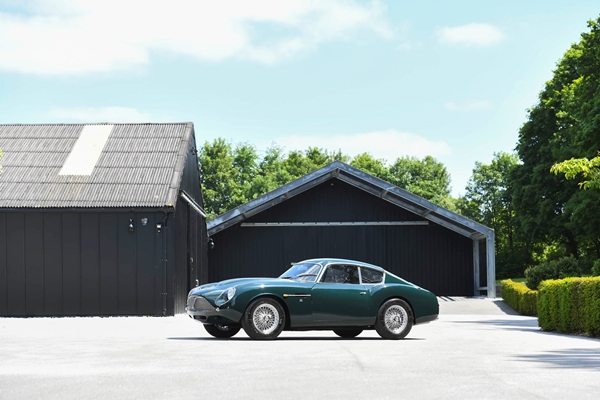 Aston Martin DB4 Zagato 011.jpg