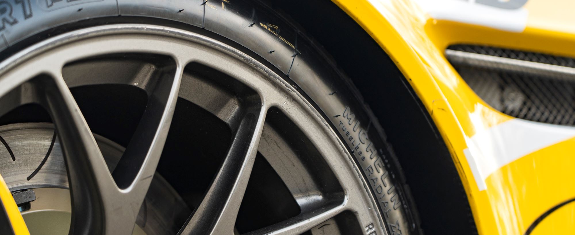 Vantage V8 GT2 Yellow -23.jpg